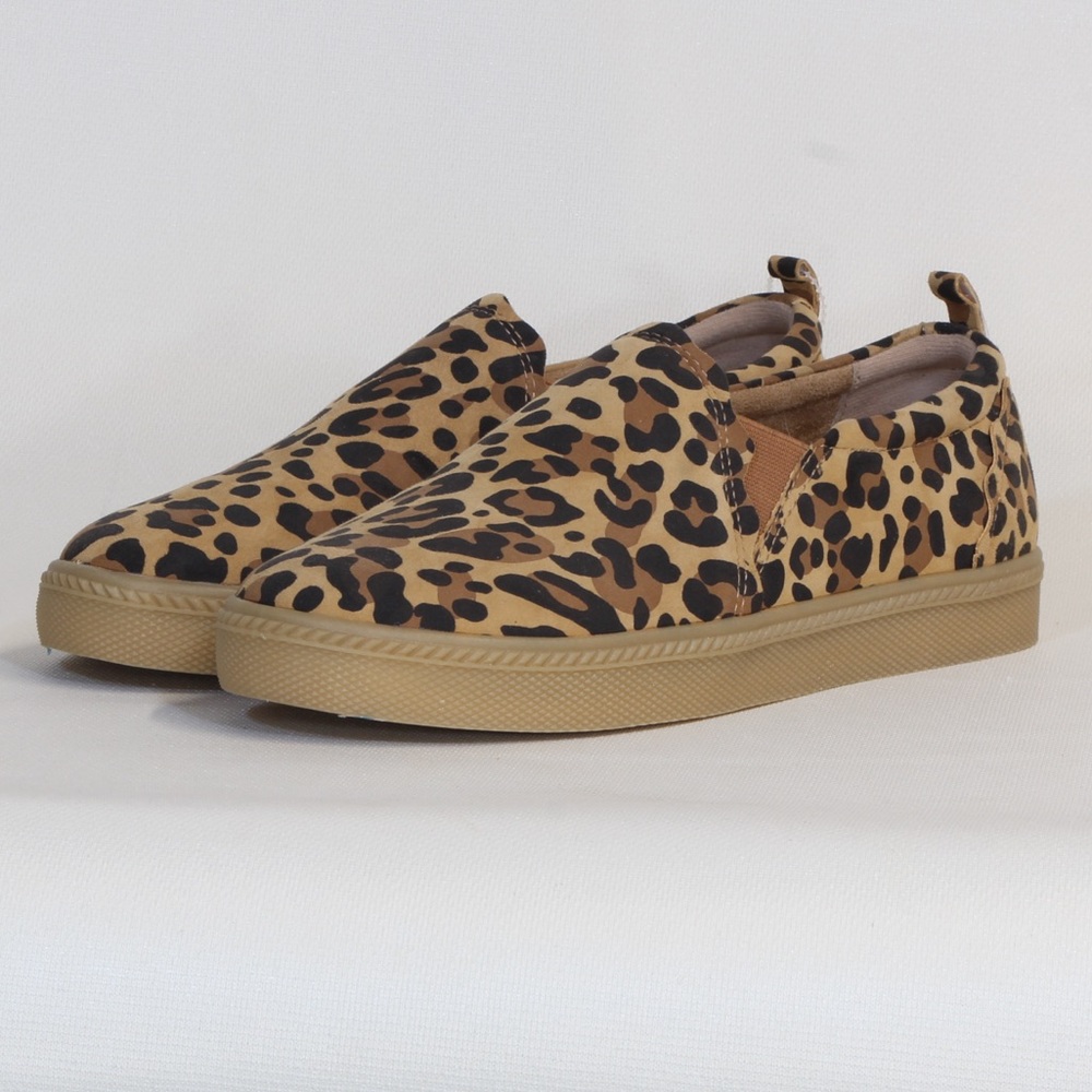 Earth Origins Tan & Black Zeni Zelle Wide Leopard Animal Print Slip-On Sneakers - Picture 9 of 10